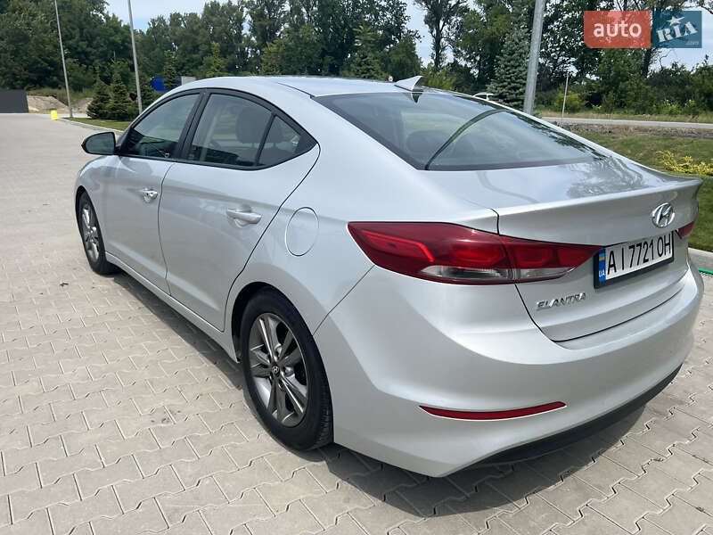 Седан Hyundai Elantra 2016 в Києві