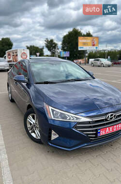 Седан Hyundai Elantra 2019 в Києві