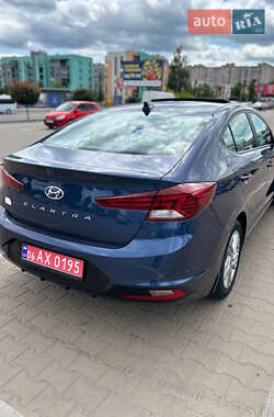 Седан Hyundai Elantra 2019 в 