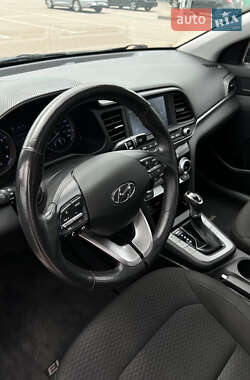 Седан Hyundai Elantra 2019 в 