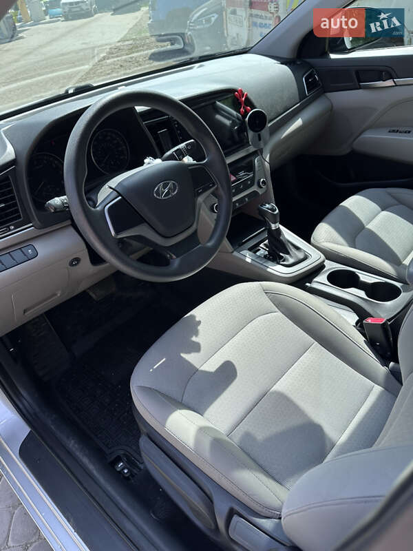 Седан Hyundai Elantra 2016 в Тернополе