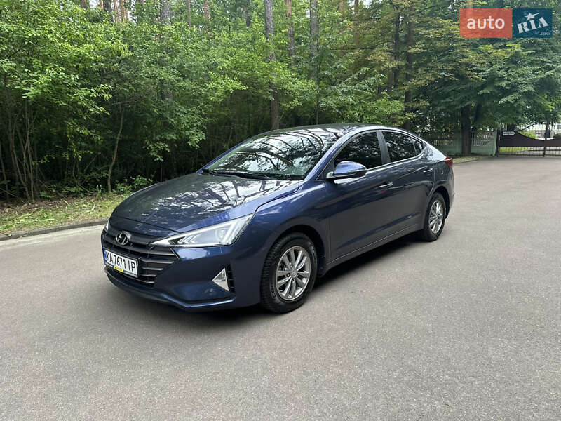 Седан Hyundai Elantra 2019 в 