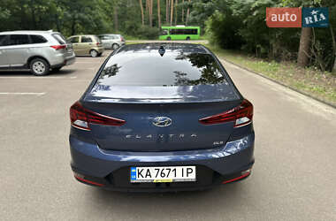 Седан Hyundai Elantra 2019 в 