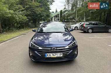 Седан Hyundai Elantra 2019 в 