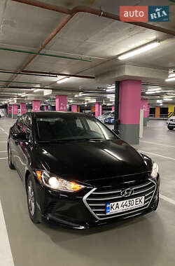 Седан Hyundai Elantra 2017 в Киеве