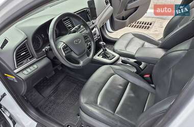 Седан Hyundai Elantra 2016 в 