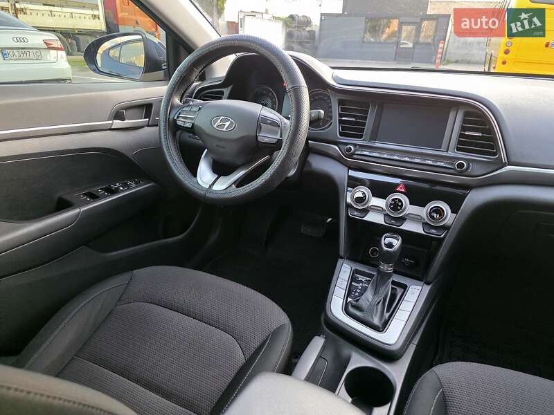 Седан Hyundai Elantra 2019 в Киеве