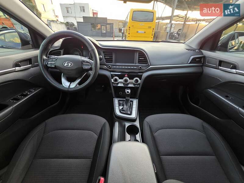 Седан Hyundai Elantra 2019 в Киеве