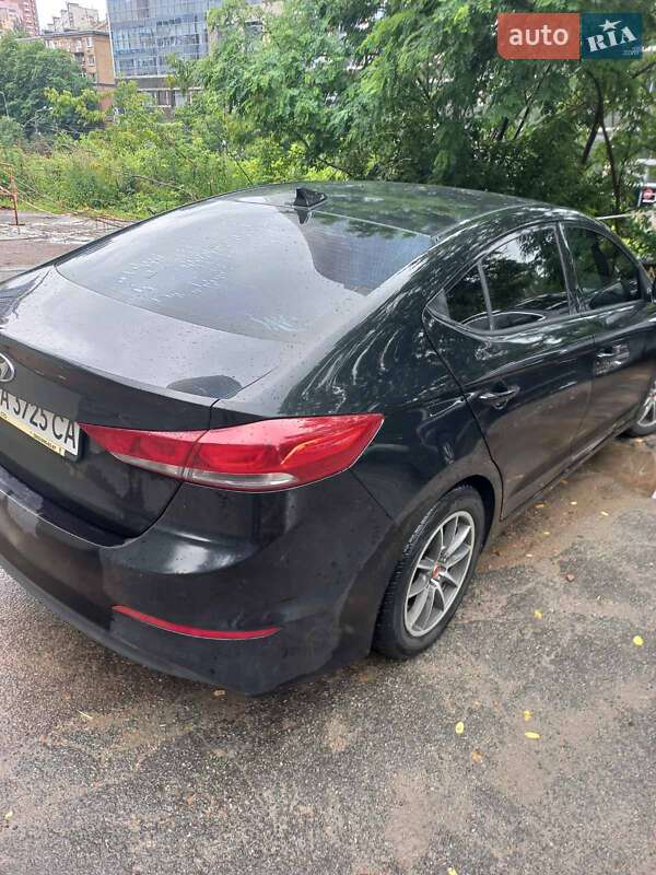 Седан Hyundai Elantra 2017 в Киеве