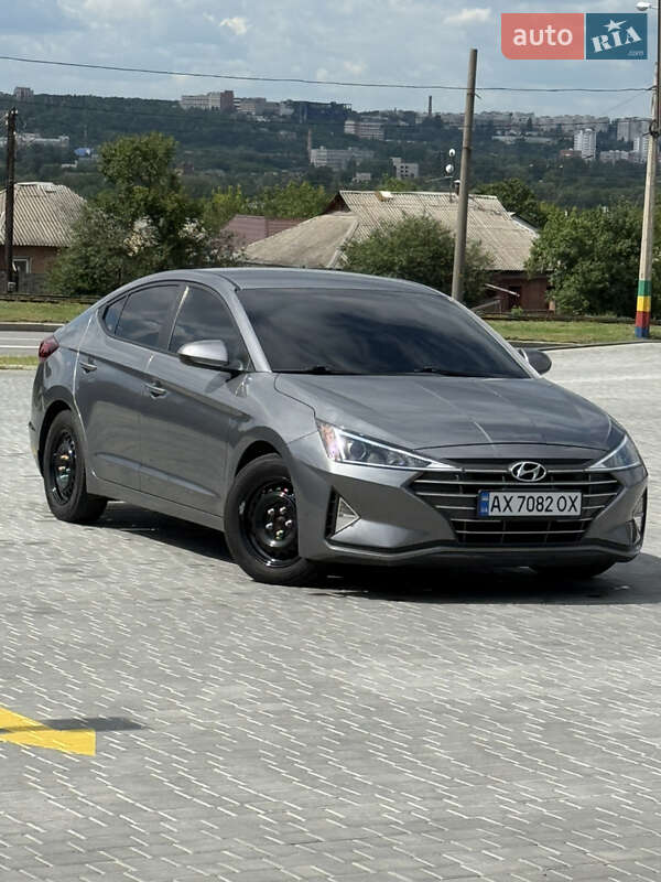Hyundai Elantra 2019