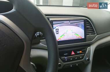 Седан Hyundai Elantra 2017 в 