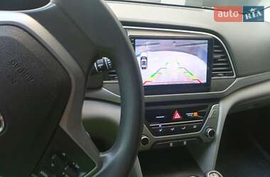 Седан Hyundai Elantra 2017 в 
