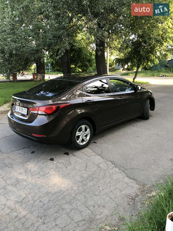 Седан Hyundai Elantra 2015 в Умани
