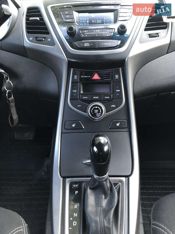 Седан Hyundai Elantra 2015 в Умани