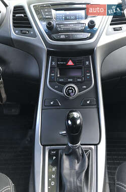 Седан Hyundai Elantra 2015 в 