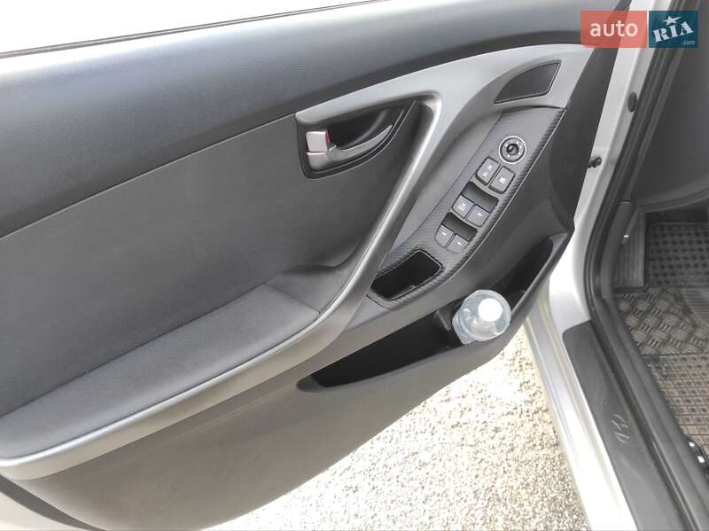 Седан Hyundai Elantra 2011 в Киеве