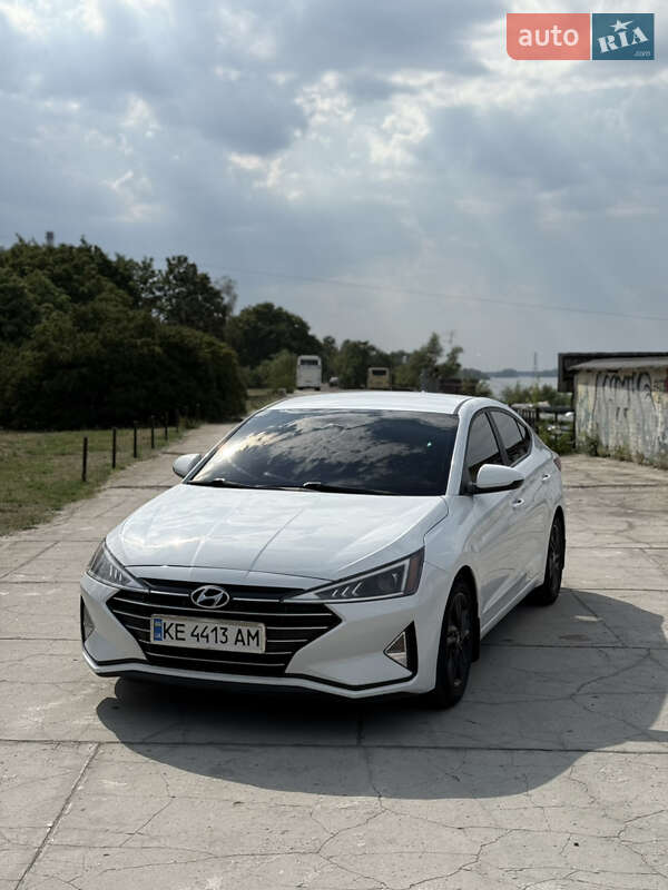 Седан Hyundai Elantra 2019 в Днепре