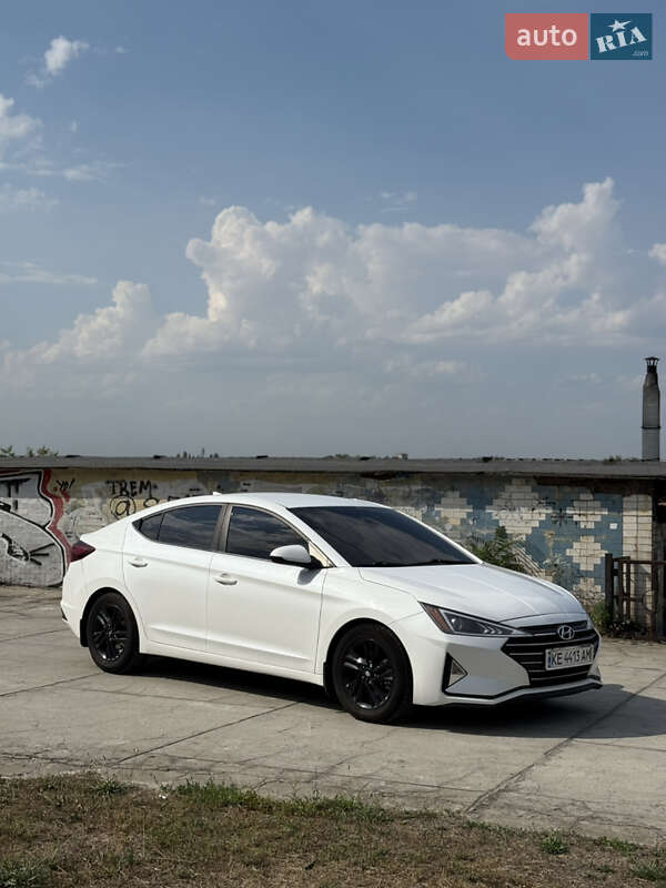 Седан Hyundai Elantra 2019 в Днепре
