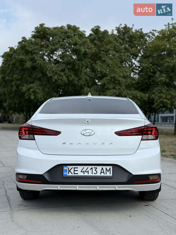 Седан Hyundai Elantra 2019 в Днепре