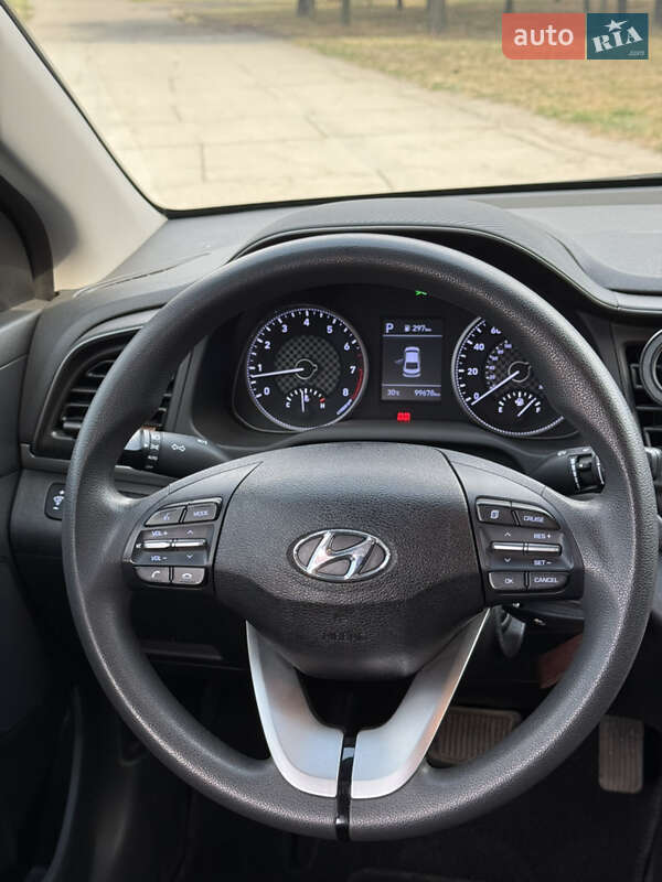 Седан Hyundai Elantra 2019 в Днепре