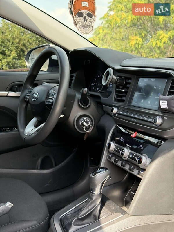 Седан Hyundai Elantra 2019 в Днепре