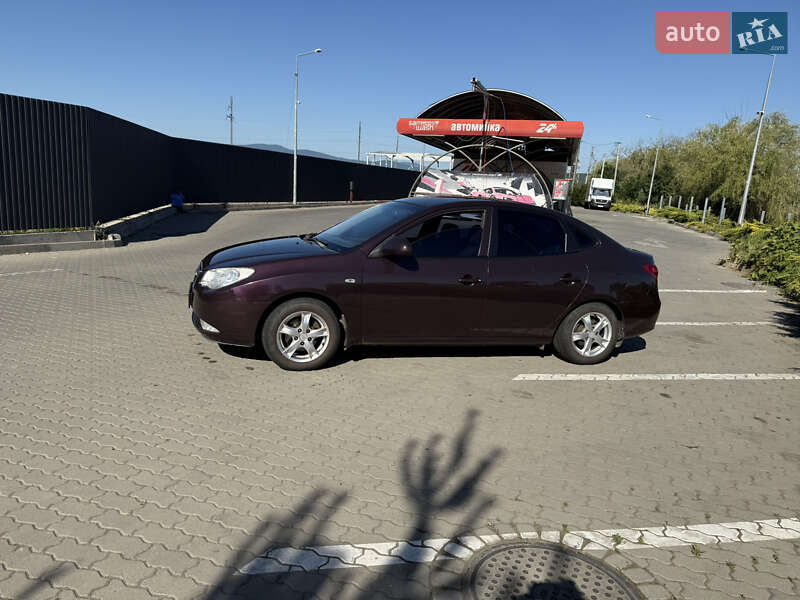Седан Hyundai Elantra 2008 в Ужгороде
