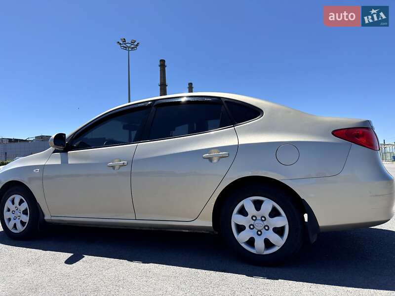 Седан Hyundai Elantra 2008 в Днепре
