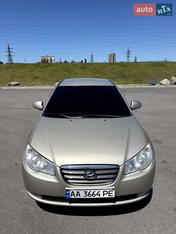 Седан Hyundai Elantra 2008 в Днепре