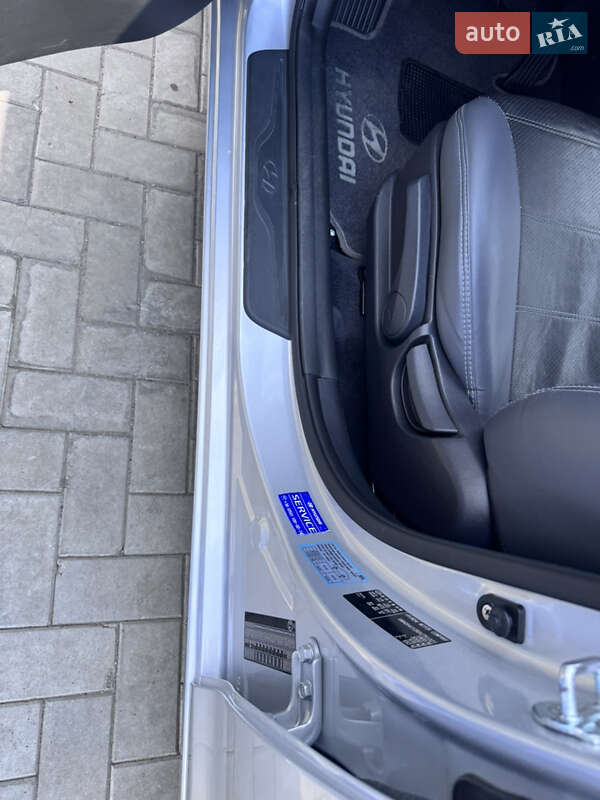 Седан Hyundai Elantra 2013 в Криничках