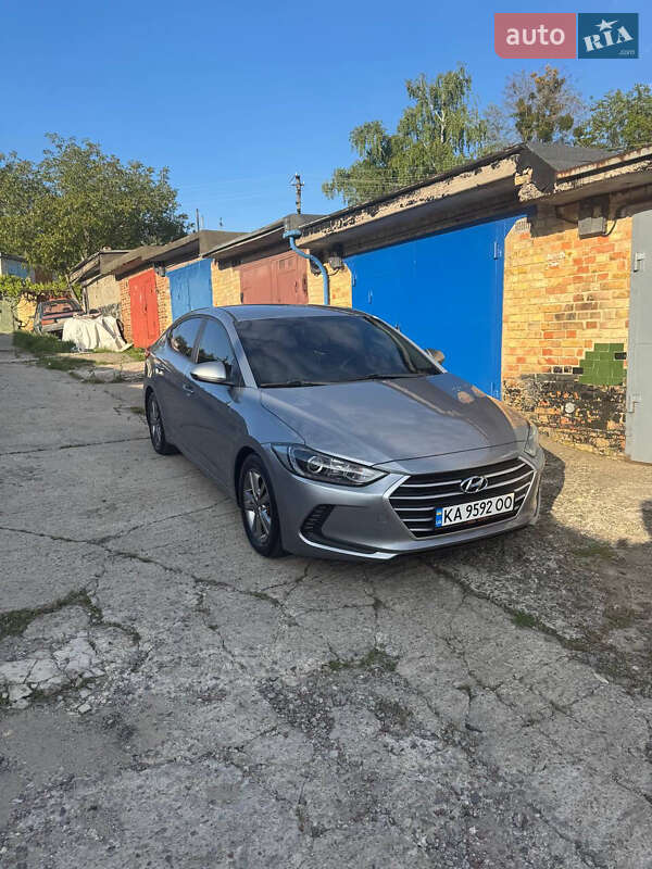 Седан Hyundai Elantra 2016 в Киеве