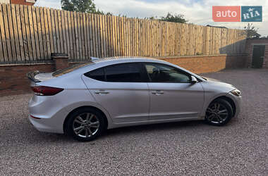 Седан Hyundai Elantra 2017 в Киеве