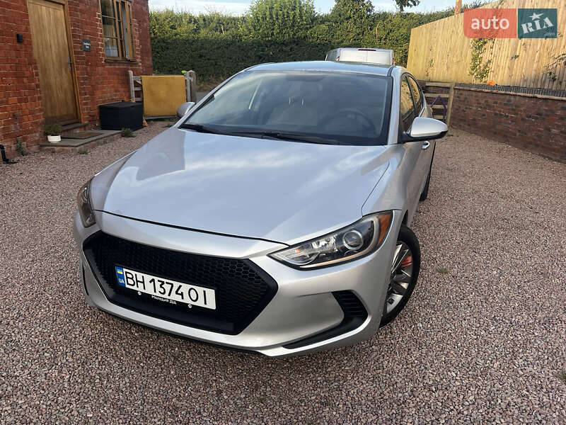 Седан Hyundai Elantra 2017 в Киеве