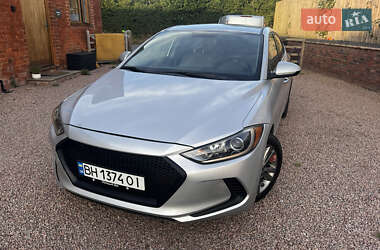 Седан Hyundai Elantra 2017 в 