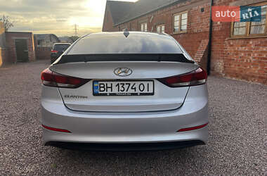 Седан Hyundai Elantra 2017 в 