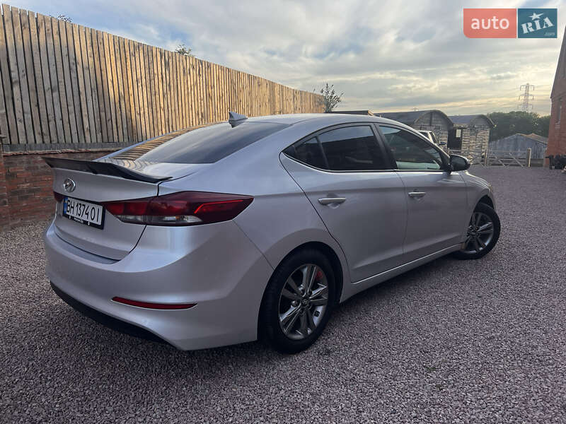 Седан Hyundai Elantra 2017 в Киеве