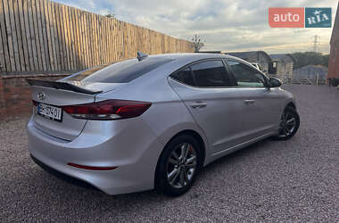 Седан Hyundai Elantra 2017 в 