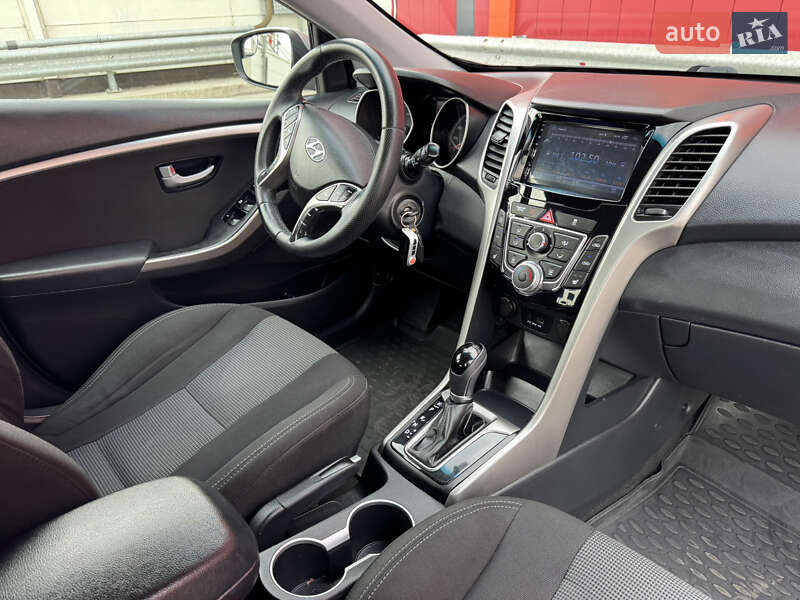 Хэтчбек Hyundai Elantra 2014 в Киеве