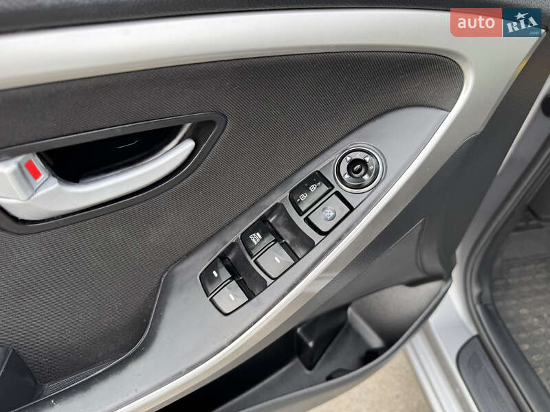 Хэтчбек Hyundai Elantra 2014 в Киеве