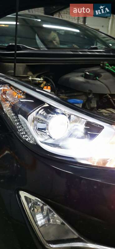 Седан Hyundai Elantra 2015 в Киеве