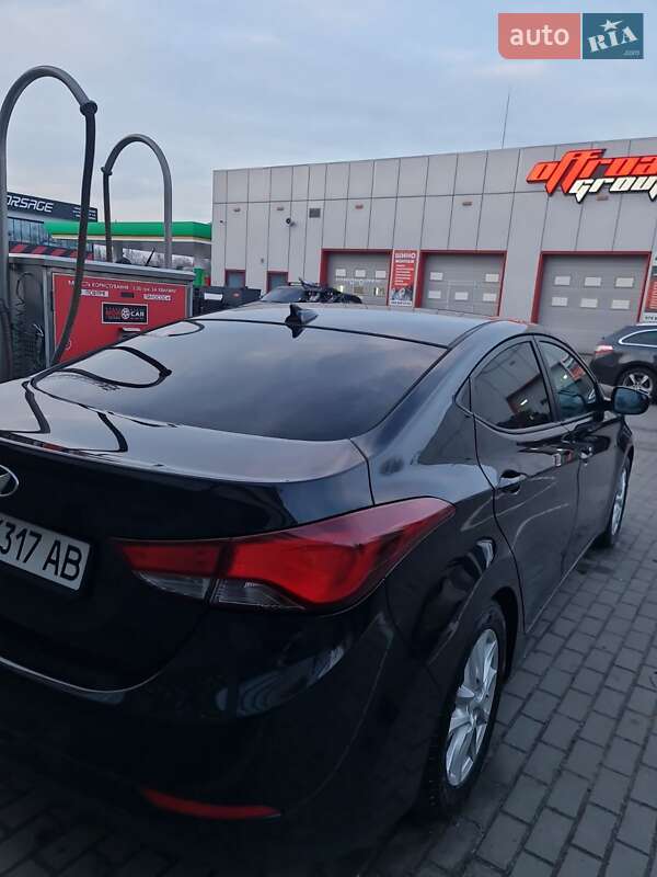 Седан Hyundai Elantra 2015 в Киеве