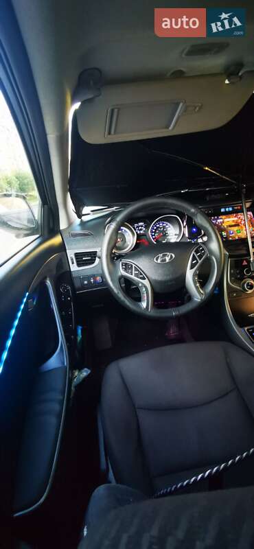 Седан Hyundai Elantra 2015 в Киеве