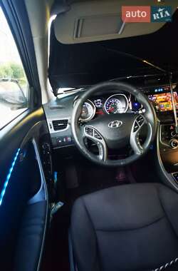 Седан Hyundai Elantra 2015 в 