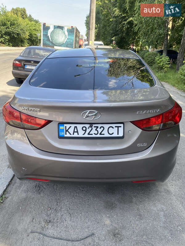 Седан Hyundai Elantra 2011 в Киеве