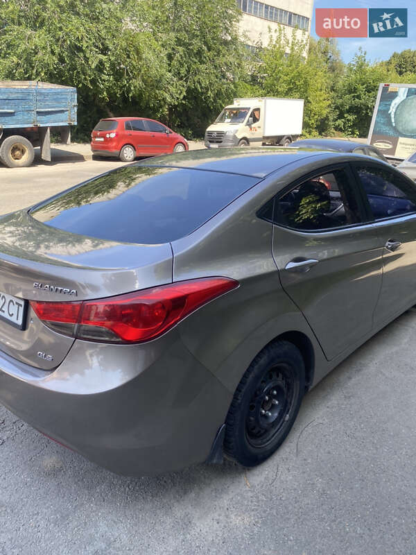 Седан Hyundai Elantra 2011 в Киеве