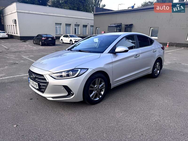 Седан Hyundai Elantra 2016 в Киеве