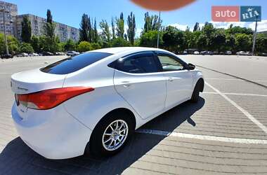 Седан Hyundai Elantra 2013 в 