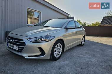 Седан Hyundai Elantra 2017 в 