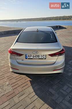 Седан Hyundai Elantra 2017 в 