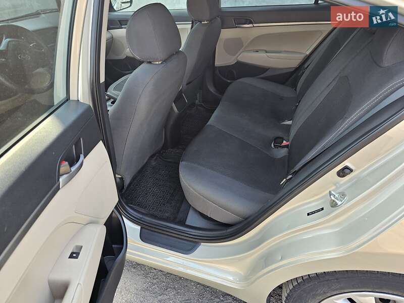 Седан Hyundai Elantra 2017 в Запорожье