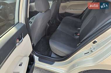 Седан Hyundai Elantra 2017 в 